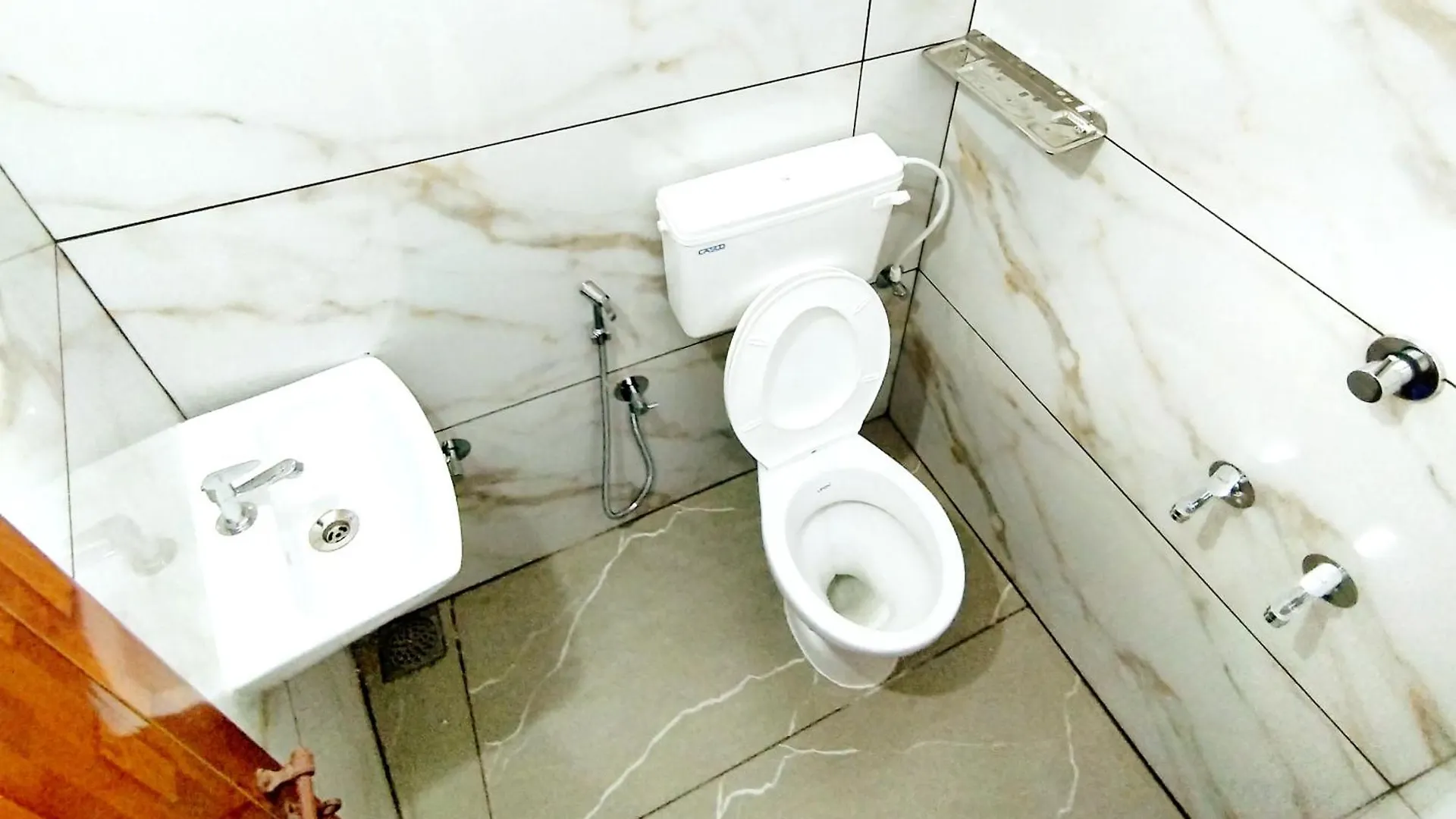 Pleasant Homes Kochi Hotel