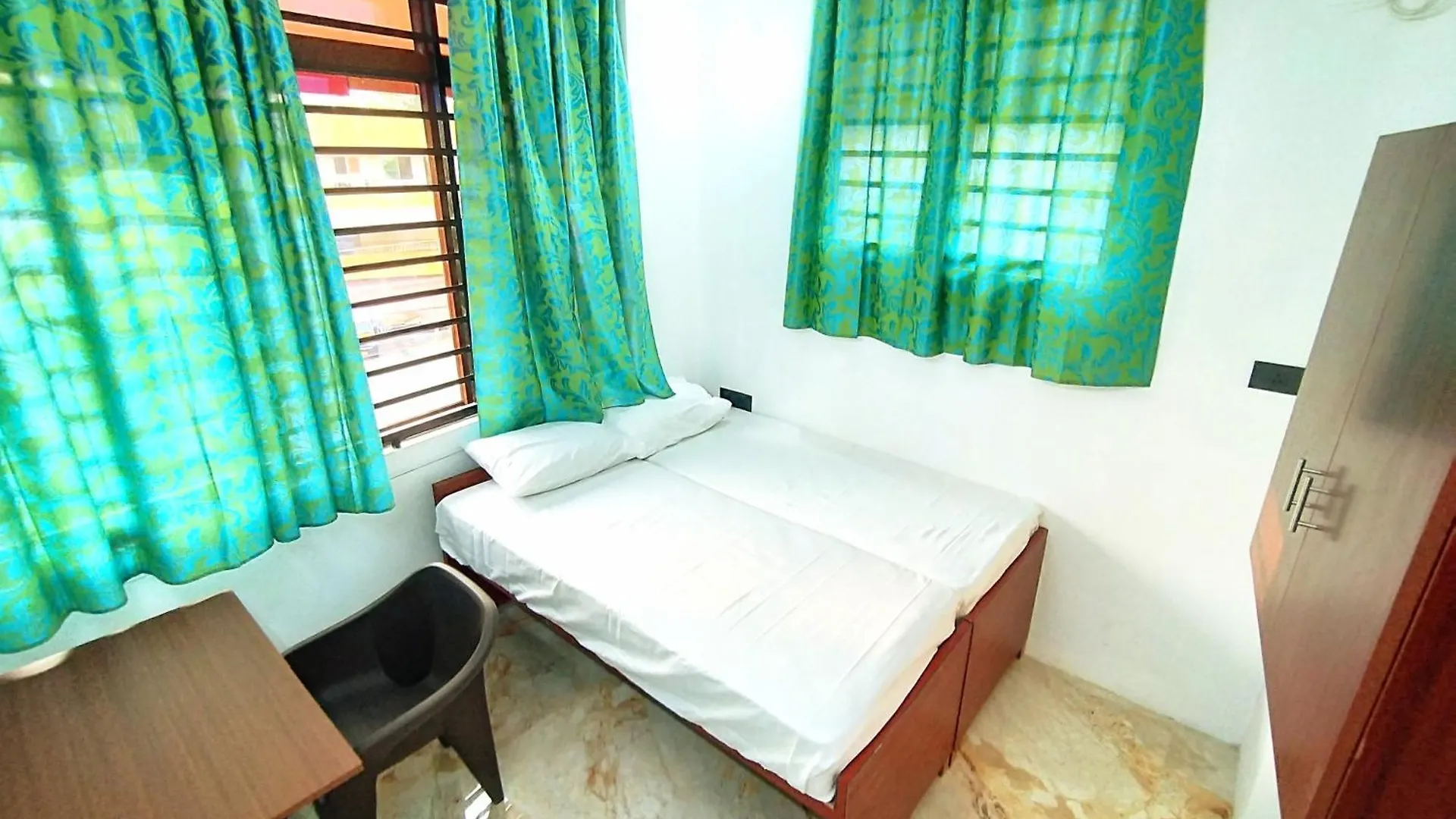 Pleasant Homes Kochi Hotel